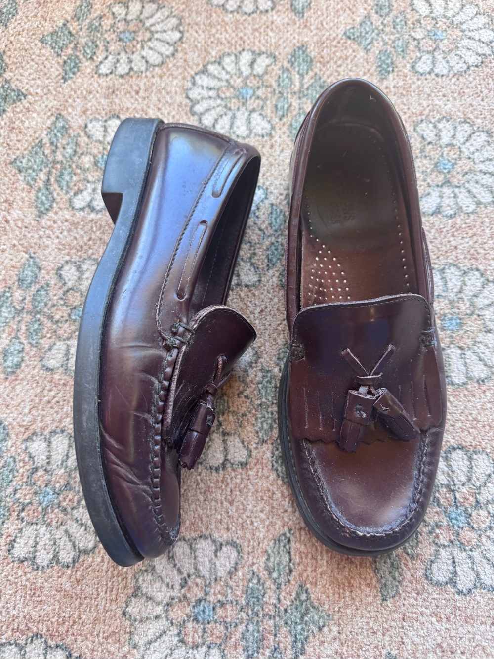 Bass Weejuns Women’s Burgundy brown leather Tassel Loafers size 7